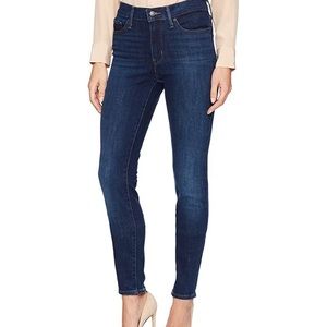 Levi's Women's Slimming Skinny Dark Wash Denim 27